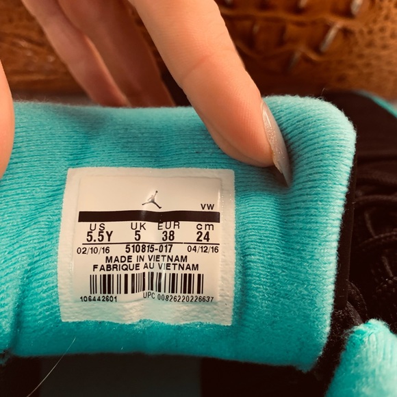 Jordan 12 Retro Hyper Jade (GS) Black and Teal - Picture 6 of 6